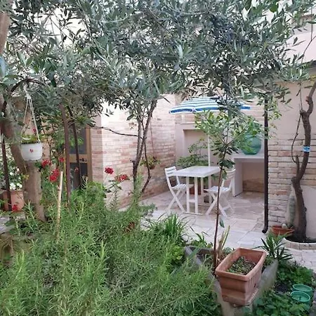 アパート Trilocale Con Giardino Vicino Al Mare - Da Diego チヴィタノーヴァ・マルケ