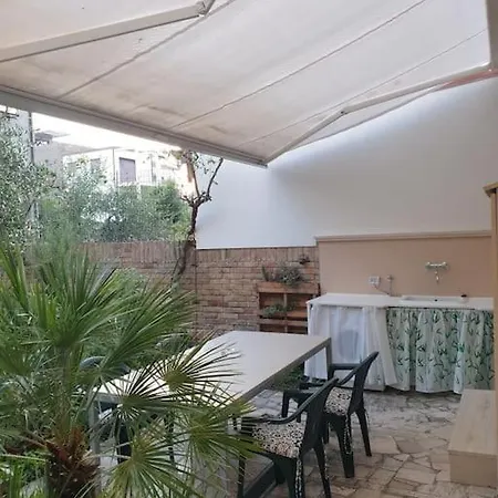 Trilocale Con Giardino Vicino Al Mare - Da Diego アパート チヴィタノーヴァ・マルケ